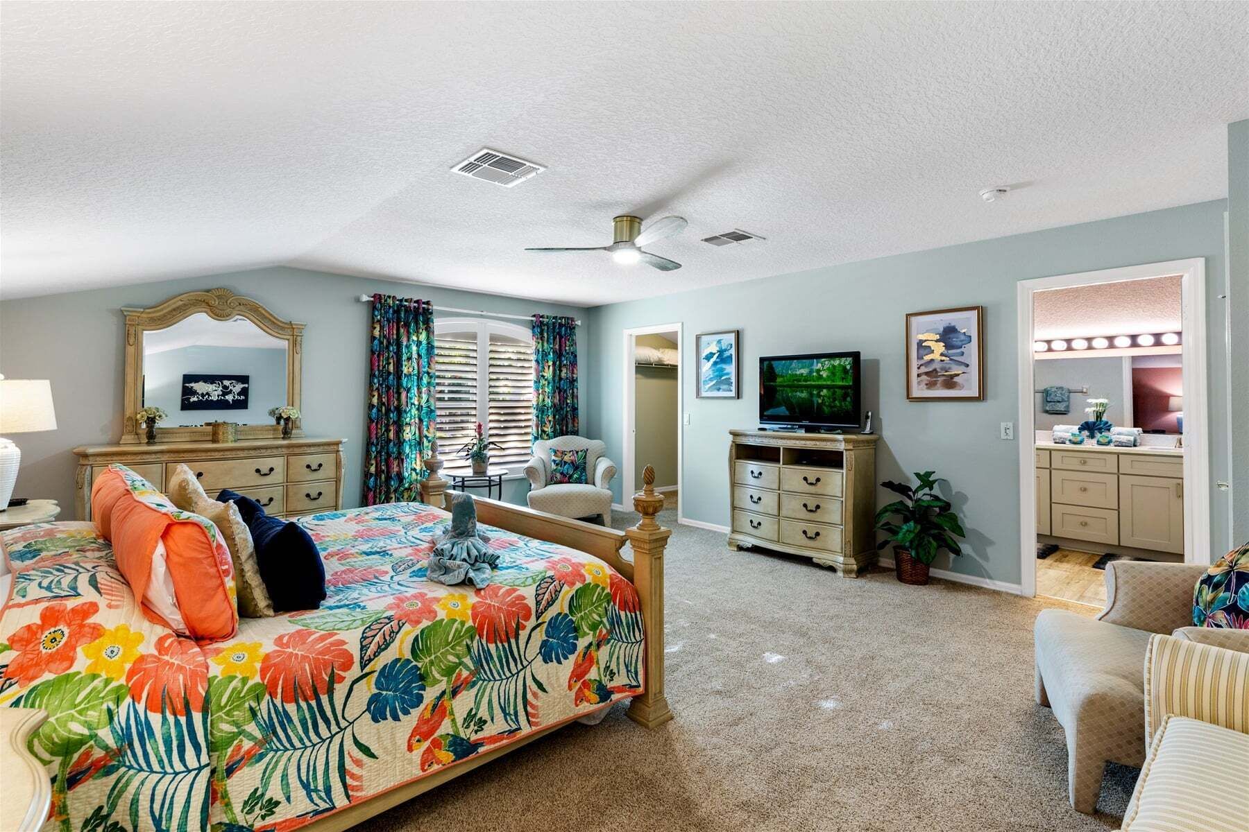 5 bedrooms, iron/ironing board, free WiFi, bed sheets