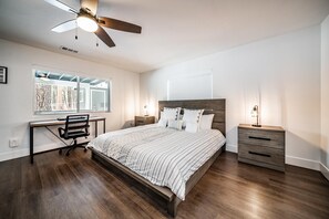 5 bedrooms, desk, iron/ironing board, travel cot