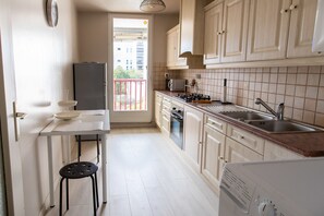 Fridge, microwave, oven, stovetop - T3 3* apartment in the heart of Anglet, a few minutes from the beaches (Anglet)