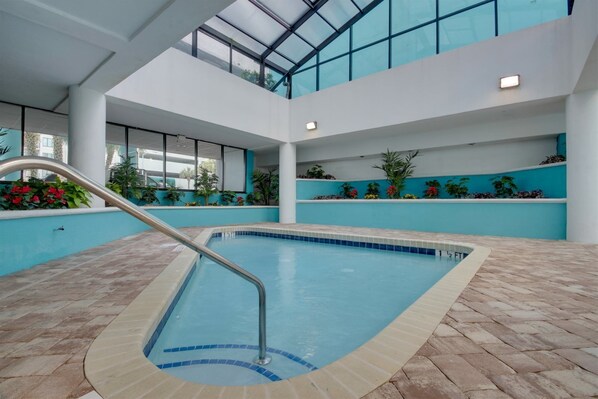 Appart'hôtel (Landmark Resort 1008) | Piscine | Piscine couverte, piscine extérieure