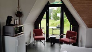 1 bedroom, WiFi, bed sheets - Hotelhuisje Warmenhuizen #D (Warmenhuizen)