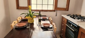 Fridge, oven, stovetop, cookware/dishes/utensils