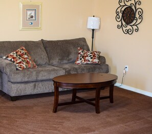 基本公寓 | 起居區 | 50-吋平面電視、有線頻道、電視