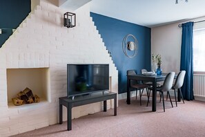 Dining - Glisson House by condokeeper (Cambridge)