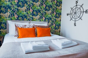 3 bedrooms, iron/ironing board, travel crib, free WiFi - Glisson House by condokeeper (Cambridge)