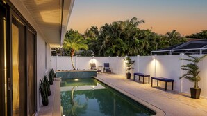 حمّام سباحة خارجي، حمّام سباحة مُدفَّأ
