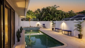 Outdoor pool, a heated pool
