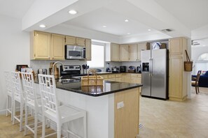 Fridge, microwave, oven, stovetop - Coastal Beachy 3+/2, Pool, 5 Bikes, Near Beach, Pet Friendly, Sleeps 8+ (Naples)