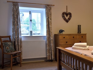 2 bedrooms, free WiFi, bed sheets - 2 bedroom accommodation in Low Wood, near Ulverston (Low Wood, near Ulverston)
