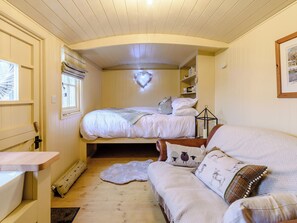 1 bedroom, bed sheets