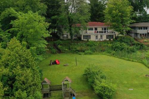 Updated Guest apartment with Lake Views and close to Lake Michigan Beaches
