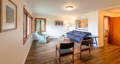 Updated Guest apartment with Lake Views and close to Lake Michigan Beaches