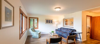 Updated Guest apartment with Lake Views and close to Lake Michigan Beaches