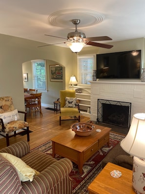 Smart TV, fireplace
