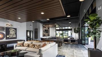 Télévision, table de tennis de table