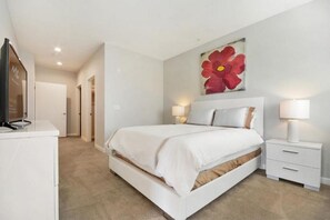 2 habitaciones, tabla de planchar con plancha y ropa de cama 