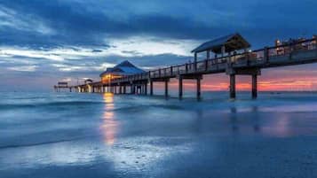 Platja a a prop, gandules de platja i tovalloles de platja