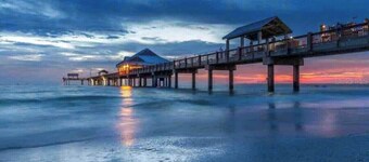Mahi on Madison: Close to Clearwater Beach w/Huge Fenced Yard & Private Hot Tub