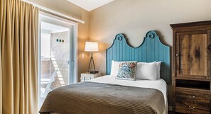 2 bedrooms, in-room safe, desk, iron/ironing board
