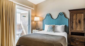 2 bedrooms, in-room safe, desk, iron/ironing board