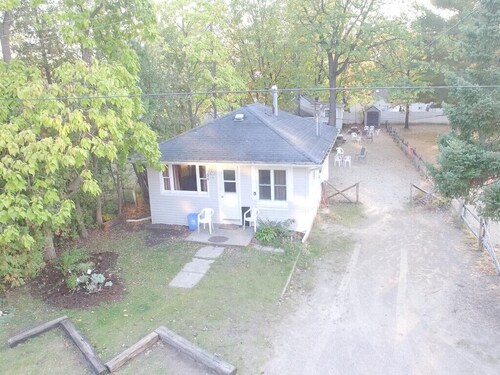 Large Cottage, 2 min Walk to Beach, BCC #1