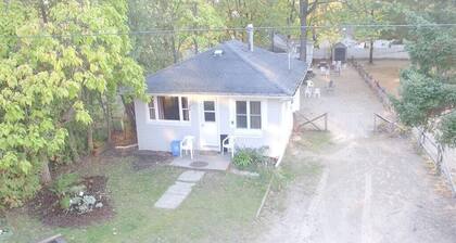Large Cottage, 2 min Walk to Beach, BCC #1