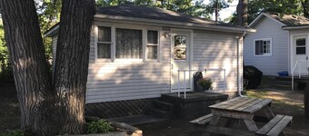 Cute Cottage, 2 min Walk to Beach, BCC #2