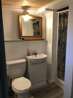 Shower - Dock Life Cottage 10 - Riverside, 2 Bedroom, Wasaga (Wasaga Beach)