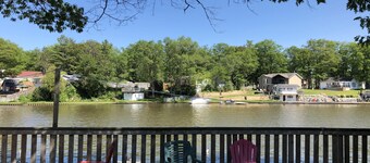 Dock Life Cottage 2 - Riverside, 1 Bedroom, Wasaga