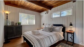 4 bedrooms, travel crib, free WiFi, bed sheets