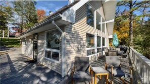 Outdoor dining - Spectacular Waterfront Lake Home,  near Hunter & Windham mountain’s  (Athens)