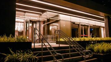 Pintu masuk properti