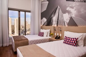 Minibar, una cassaforte in camera, una scrivania, postazione laptop