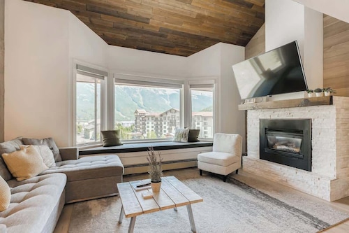 Penthouse, Ski slope views, Walk to Slopes