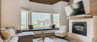 Penthouse, Ski slope views, Walk to Slopes