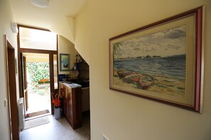 Interior - Beachfront Studio Suite w Breakfast, WiFi & BBQ 1 (Zadar)