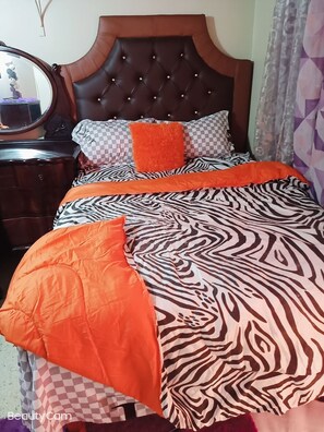 1 bedroom, iron/ironing board, free WiFi, bed sheets - Barbican Bed and Breakfast at Dillsbury (Kingston)