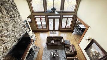 TV connectée, cheminée, jeux vidéo, lecteur de DVD