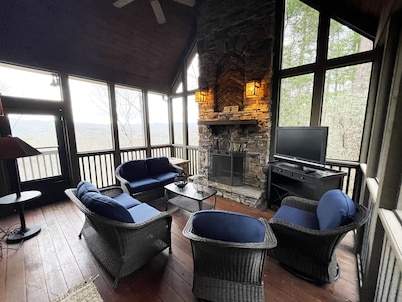 Amazing Mountain View & Cabin Retreat - Big Canoe