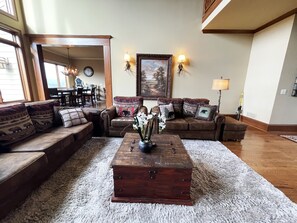 TV connectée, cheminée, jeux vidéo, lecteur de DVD