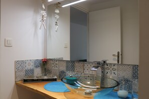 Dusche, Handtücher, Toilettenpapier