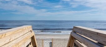 "Hakuna Matata" - Oceanfront Home, 2 Bedrooms / 2 Bathrooms
