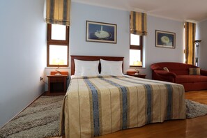 In-room safe, WiFi, bed sheets