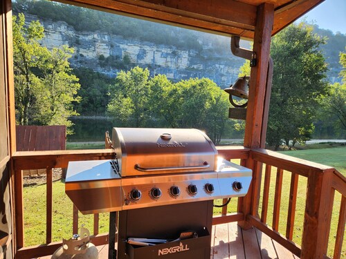 Quiet rustic retreat on the White River across from Handford Bluff