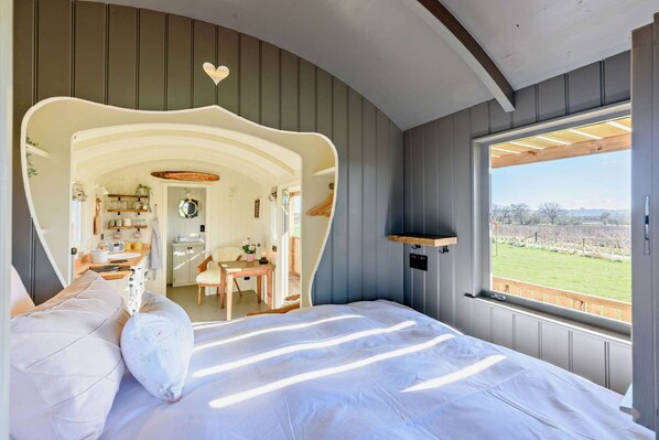 1 bedroom, WiFi, bed sheets