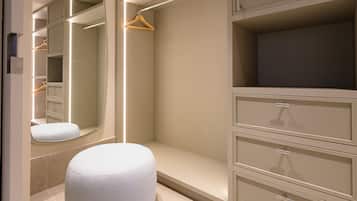 Deluxe Suite, Balcony, City View