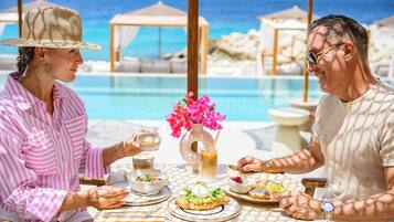 Päivittäinen tilauksen mukaan valmistettu aamiainen maksusta