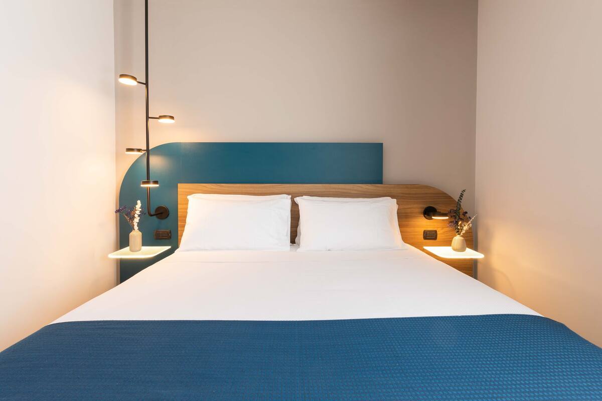 Minibar, safe på rommet, skrivebord og barnesenger (inkludert)