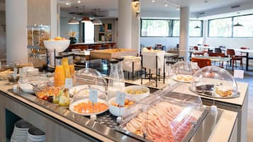 Petit déjeuner buffet servi tous les jours en supplément