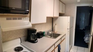 Condo (Boardwalk Resort 436) | Private kitchen - Boardwalk Resort 436 (Myrtle Beach)